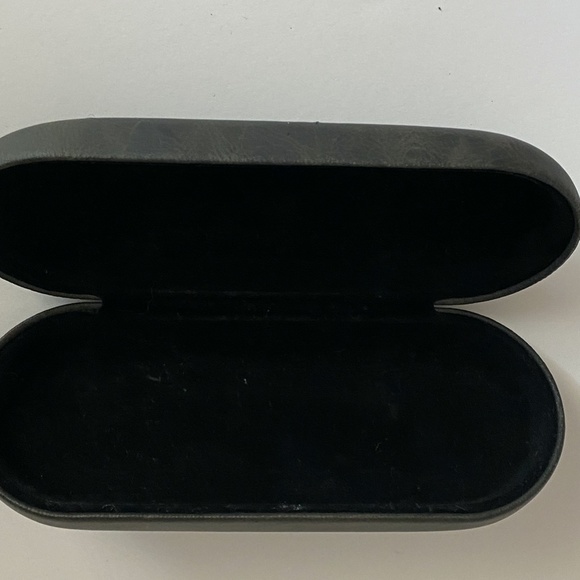 Columbia black/gray hard clamshell glasses case - Picture 4 of 4